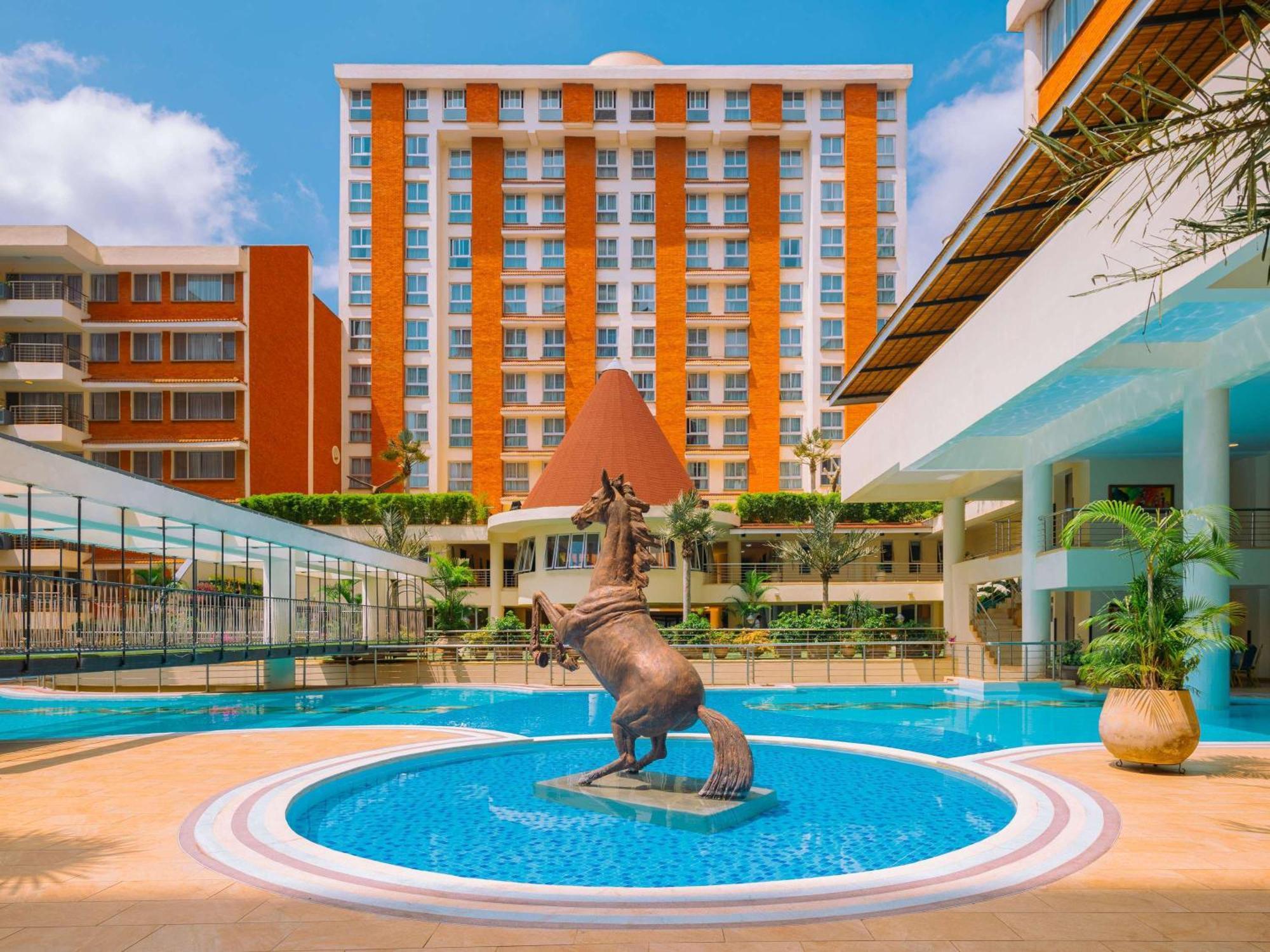 Moevenpick Hotel & Residences Найробі Екстер'єр фото